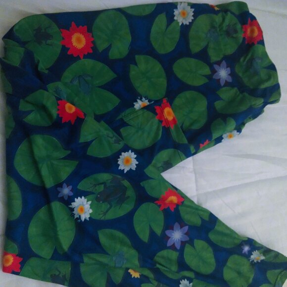 Lily pad and frog leggings 2xl - Picture 2 of 5
